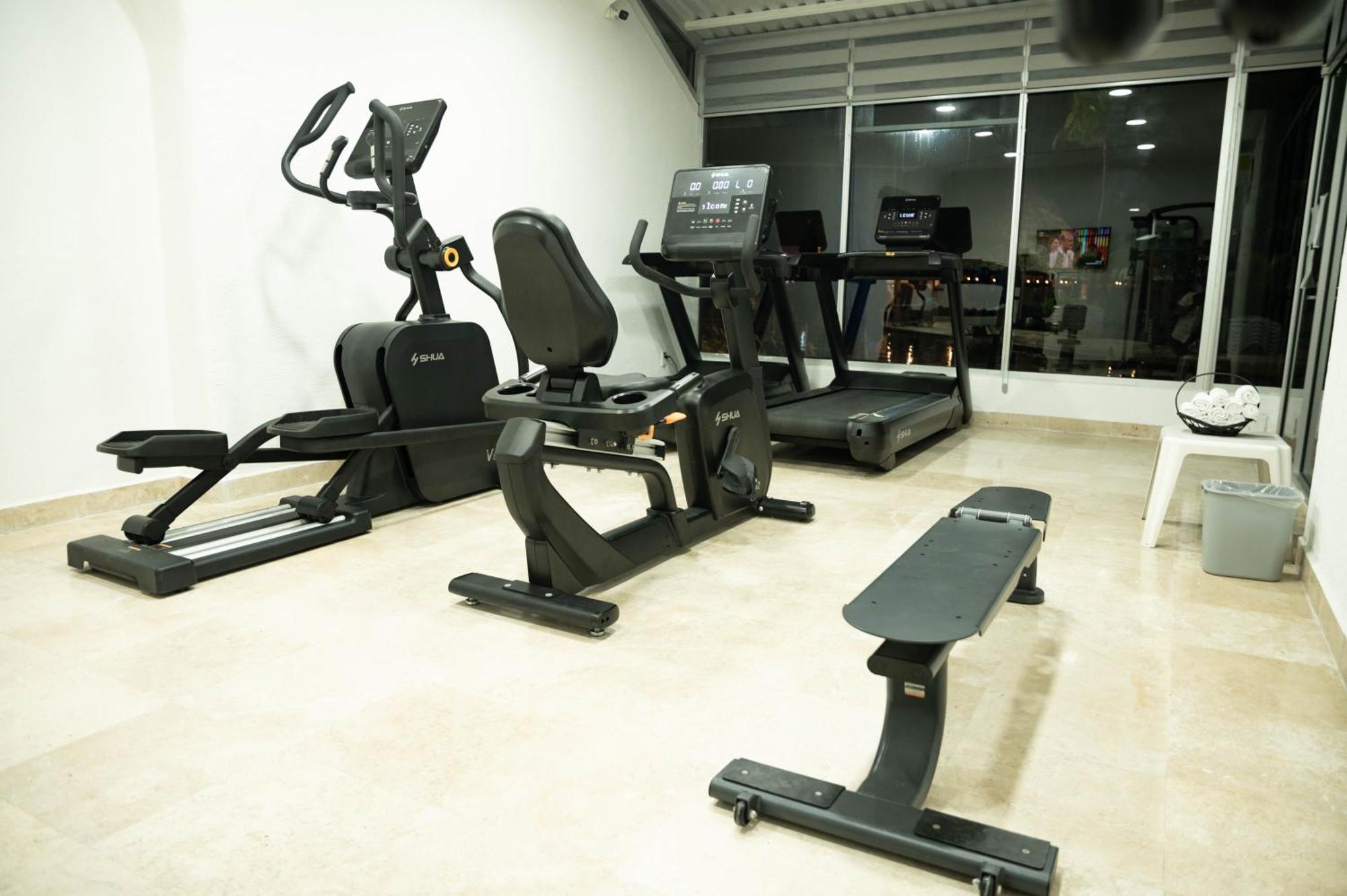 Ritz Acapulco All Inclusive Ngoại thất bức ảnh Elliptical trainer